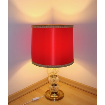 Oryginalna lampa stołowa z czerwonym abażurem